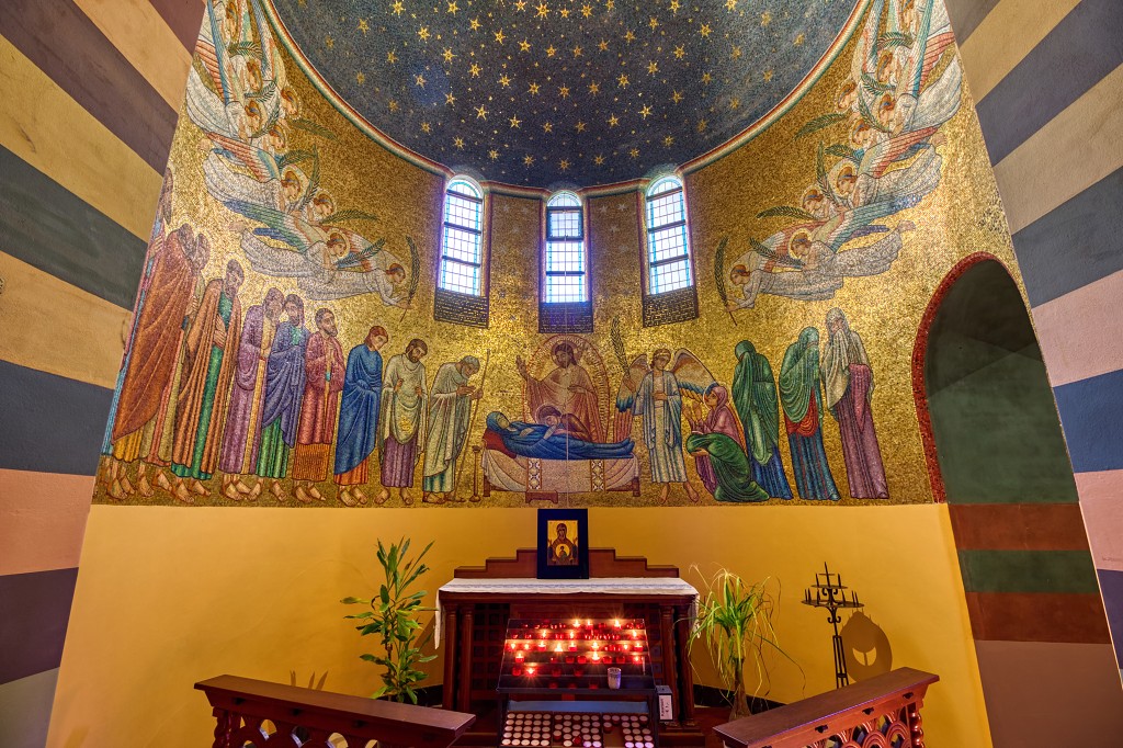HDR kerkfotografie cenakelkerk kerk church eglise jesus maria heilig landstichting bedevaart pilgrimage pelerinage religie religion bedevaartsoord museum